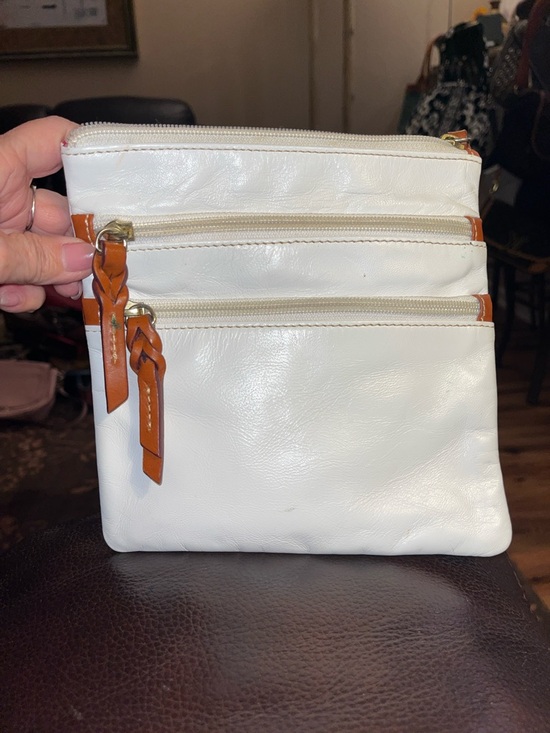 Dooney & Bourke Handbags - EUC Authentic Dooney&Bourke Leather Crossbody